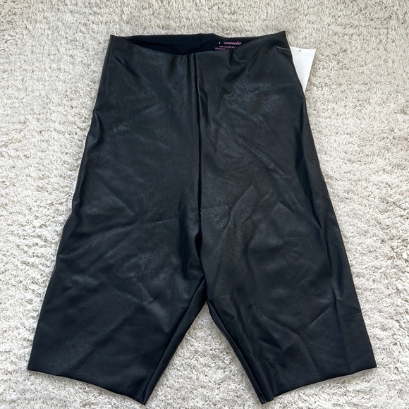 NEW Commando Black Faux Leather Perfect Control Biker Shorts Size S Leggings - Picture 6 of 6